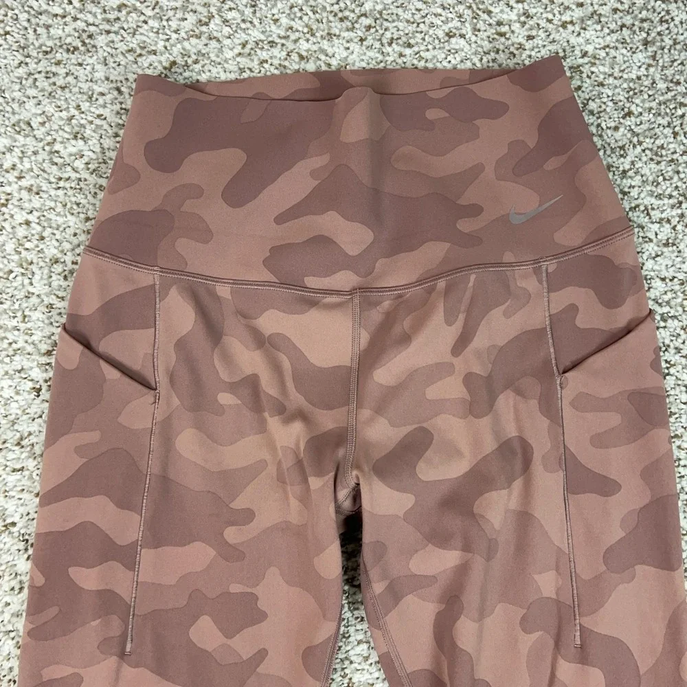 Nike Pants Womens M Red Camo Ankle Leggings Dri FIT Universa Yoga Gym Workout